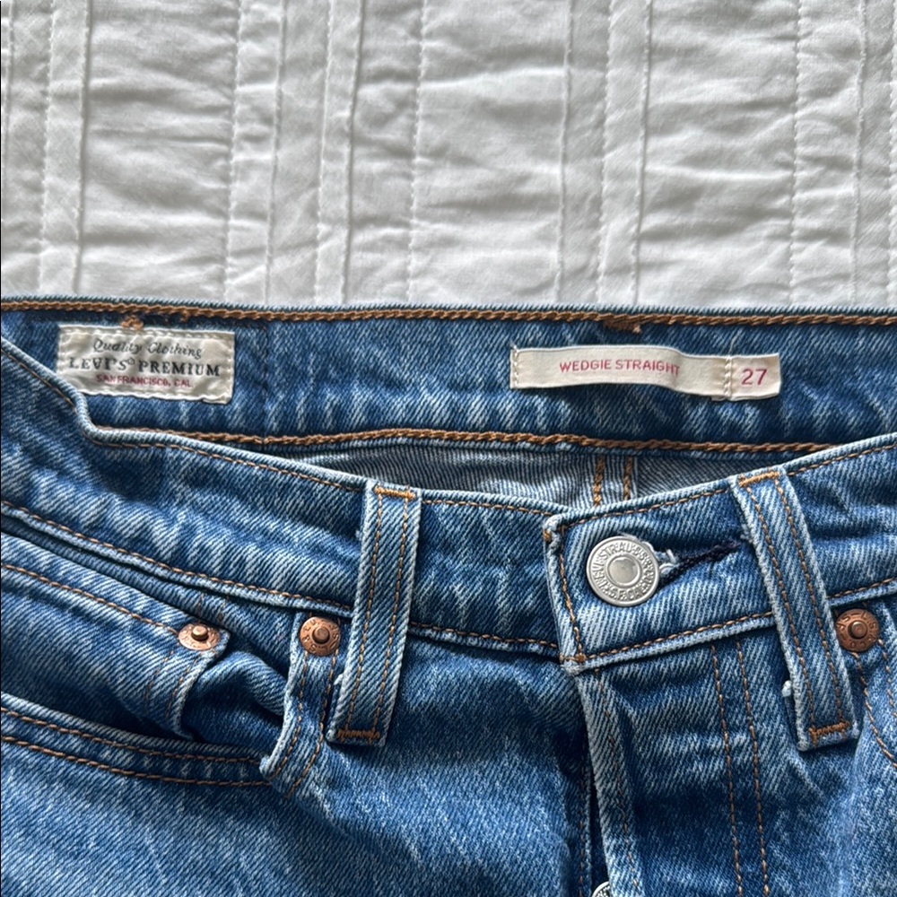 Levi’s WEDGIE STRAIGHT FIT WOMEN'S JEANS, size 27 - Picture 2 of 5